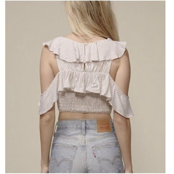 🏆025 4S13NNA Ruffled Cold Shoulder Cropped Top - Picture 7 of 9